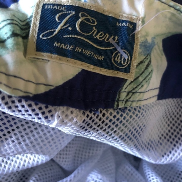 J.Crew Men’s 9" Large Blue Floral Print Board Short‎ - Picture 9 of 9